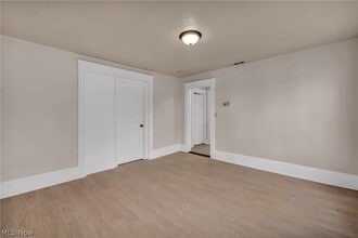 Building Photo - 2049 W 85th St
