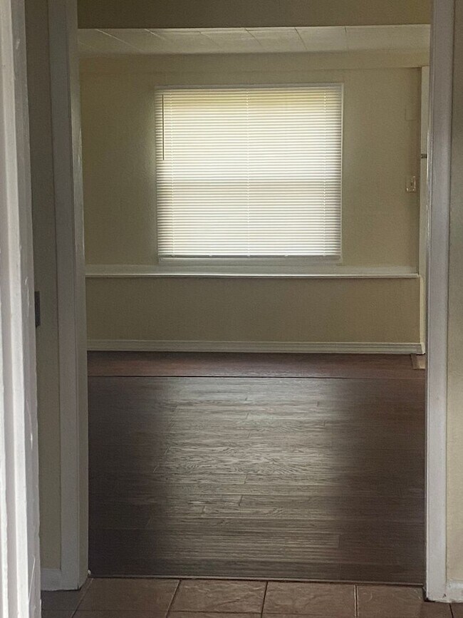 Building Photo - COMING SOON - 3 BEDROOM 1 BATH HOME LARGE FAMILY ROOM