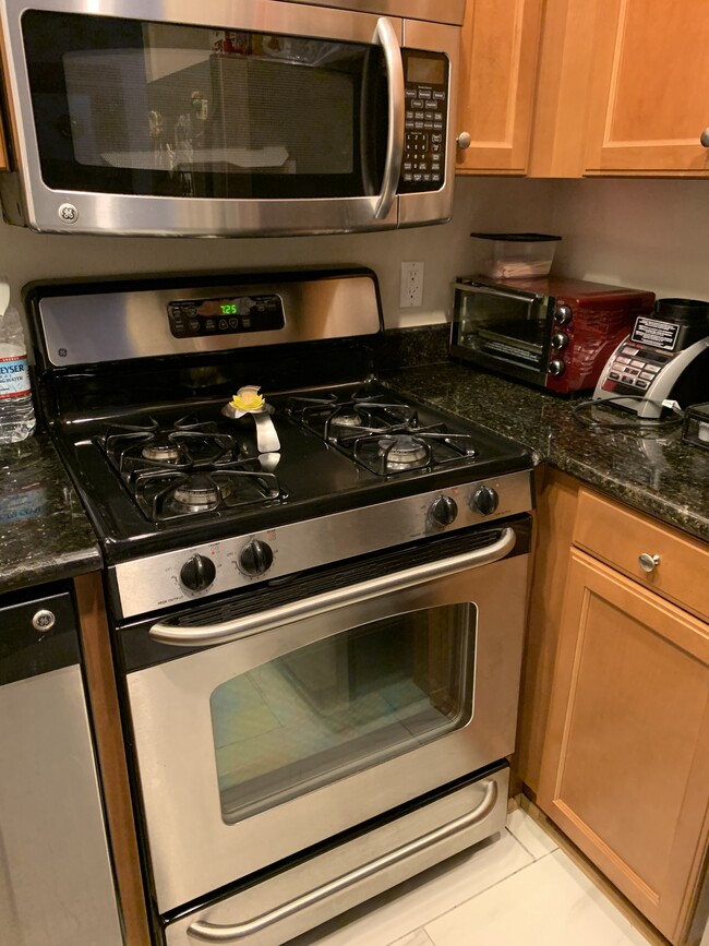 Building Photo - 1500 Pine Ave