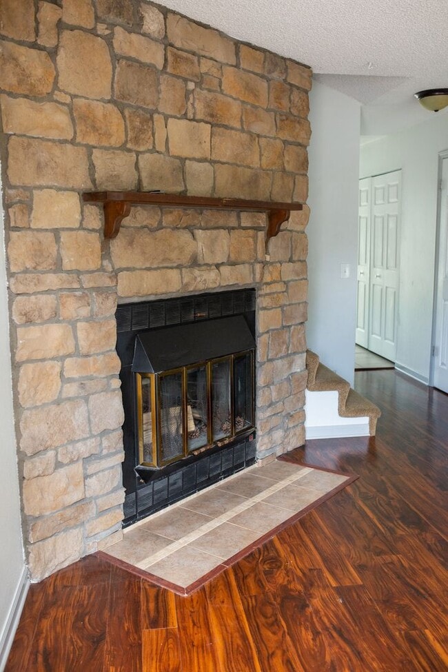 Building Photo - Nice 2 Bedroom Townhome in Lakewood