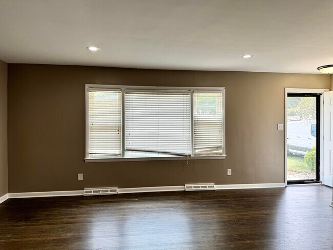 Foto del edificio - 2849 Clays Mill Rd