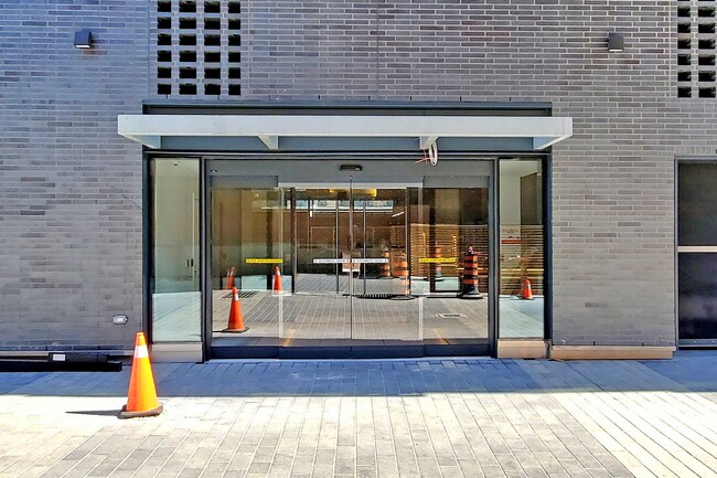 Photo du bâtiment - 158 Front St E