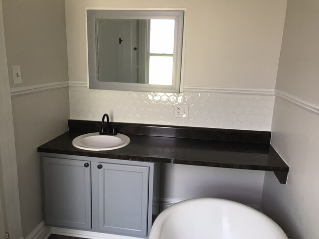 Bathroom - 401 N McKean St