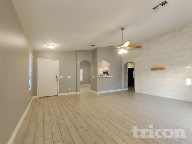 Building Photo - 8610 W Echo Ln