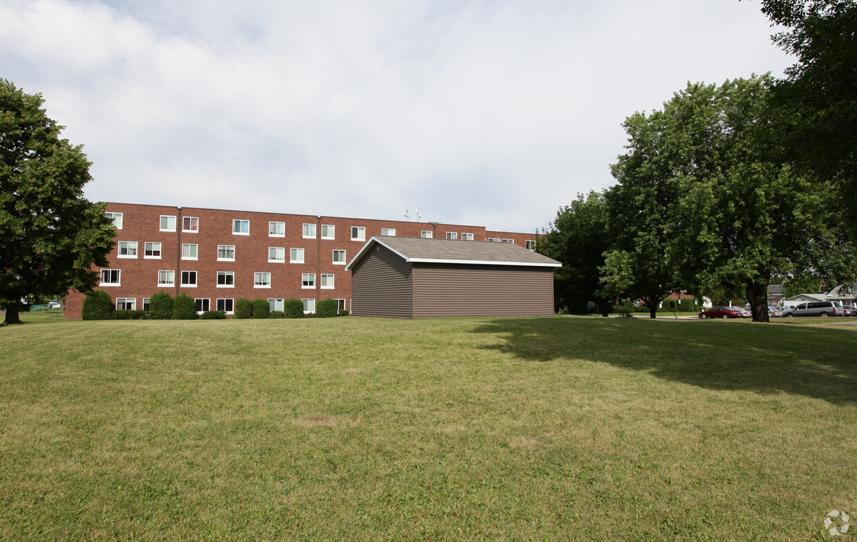 Building Photo - Superior Golden Apartments