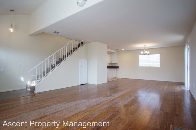 Building Photo - 4 br, 2.5 bath House - 381 Delaware St.
