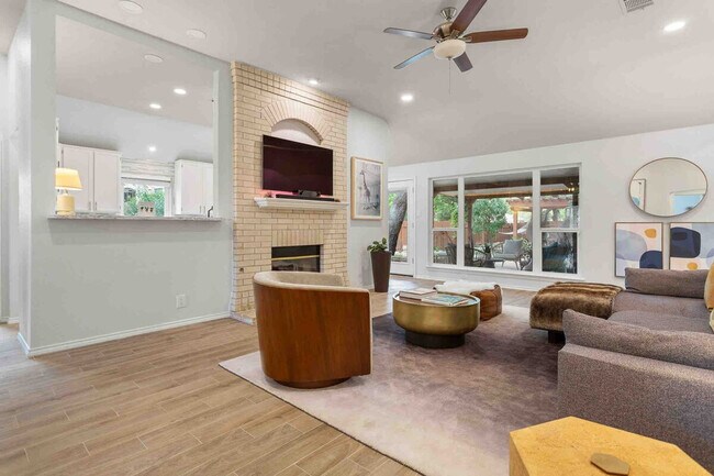 Foto del edificio - 1008 Pebble Brook Rd