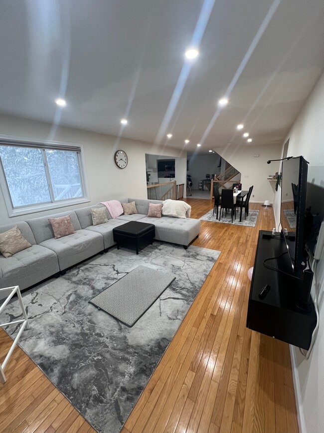 Foto del edificio - 411 Captain Eames Cir