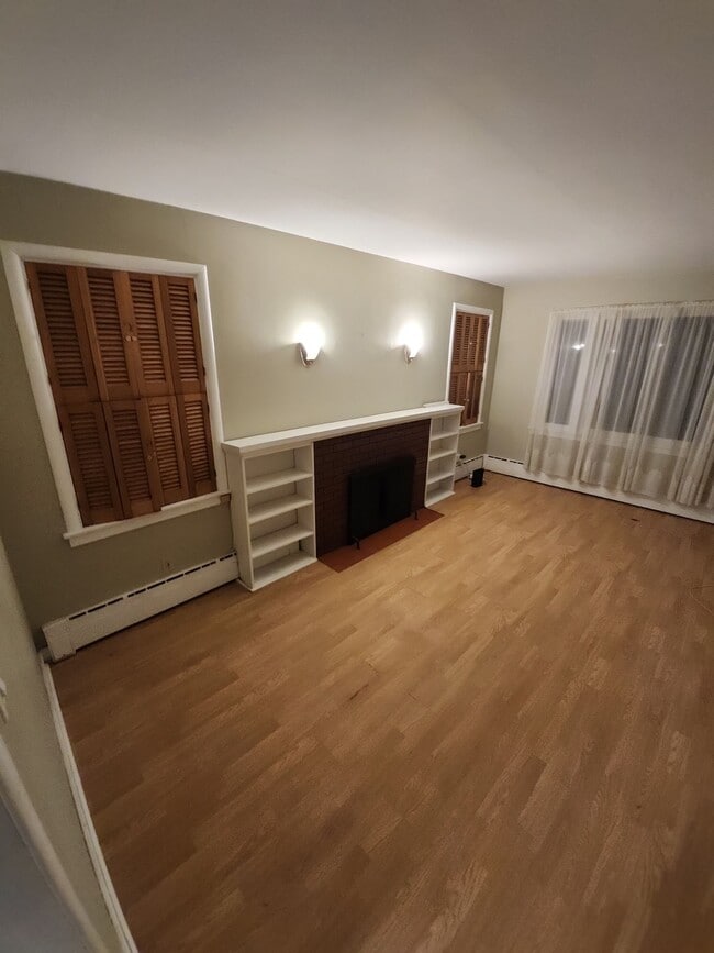 Building Photo - 49 Whitman Ct