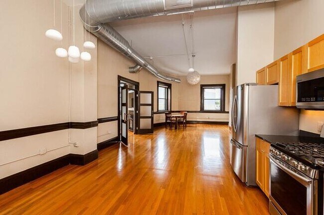 Building Photo - "Chic 1-Bed Condo in Vibrant Lynn: Modern ...