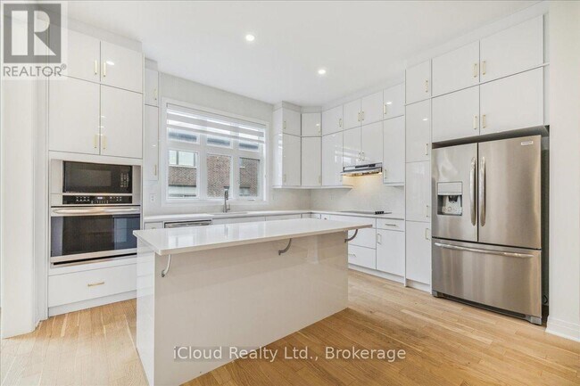 Photo du bâtiment - 925 Hickory Cres