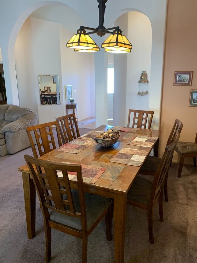 Building Photo - 3 bedroom home with den in canyon de flores