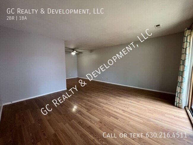 Building Photo - ***2 BDRM / NEWER KITCHEN & STAINLESS APPL...