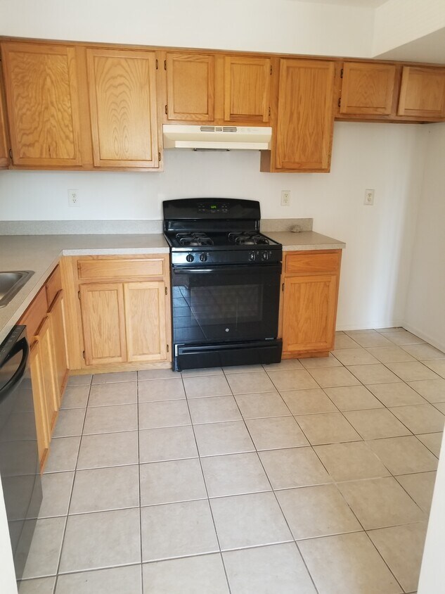 308 Avenel St Unit 2ndfloor, Avenel, NJ 07001 Apartments in Avenel