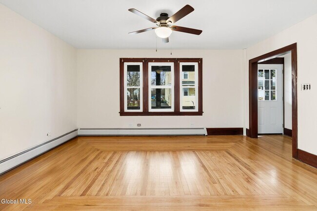 Foto del edificio - 16 Berkley Ave