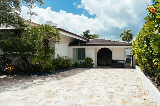 Building Photo - 72 S Hibiscus Dr