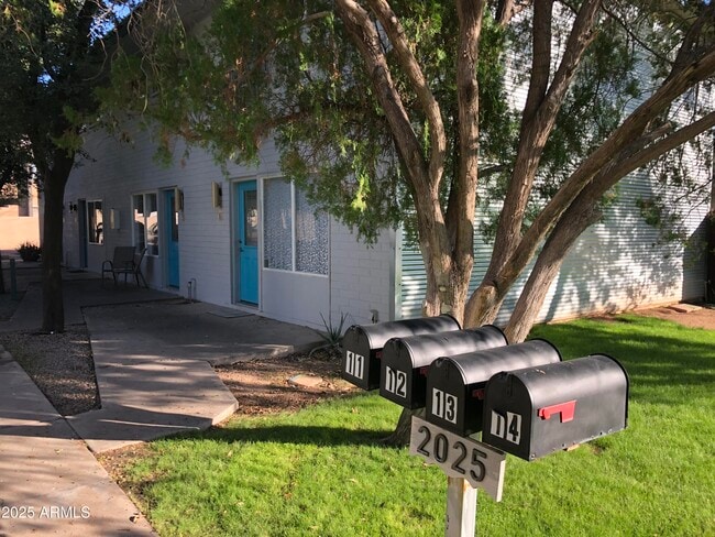 Foto del edificio - 2025 S Granada Dr