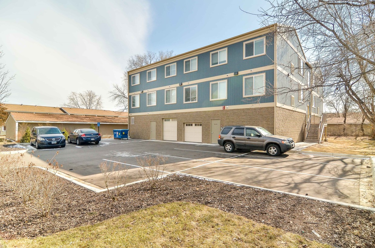 Lincoln Apartments - Anoka - Lincoln Apartments