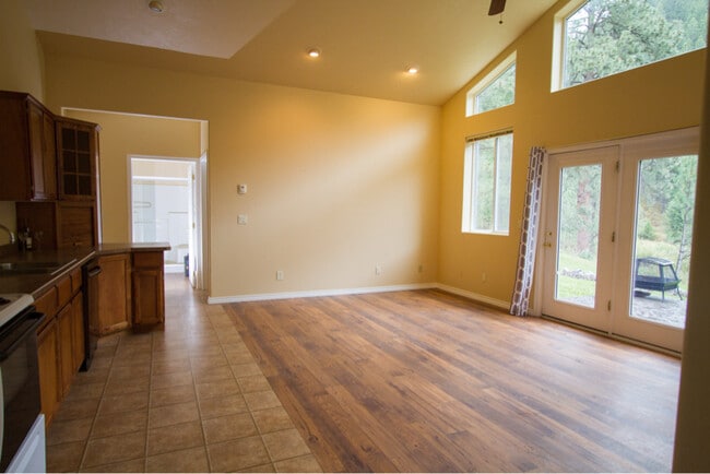 Building Photo - 9491 Miller Creek Rd