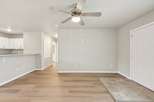 Building Photo - Creekside Haven