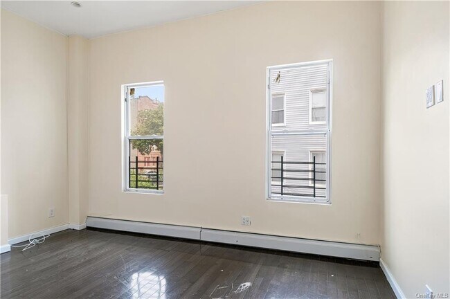 Building Photo - 255 E 164th St