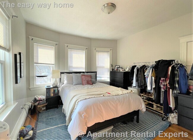 Building Photo - 120 Columbia St