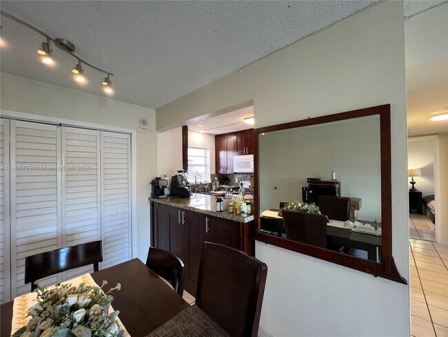 Foto del edificio - 8887 Fontainebleau Blvd