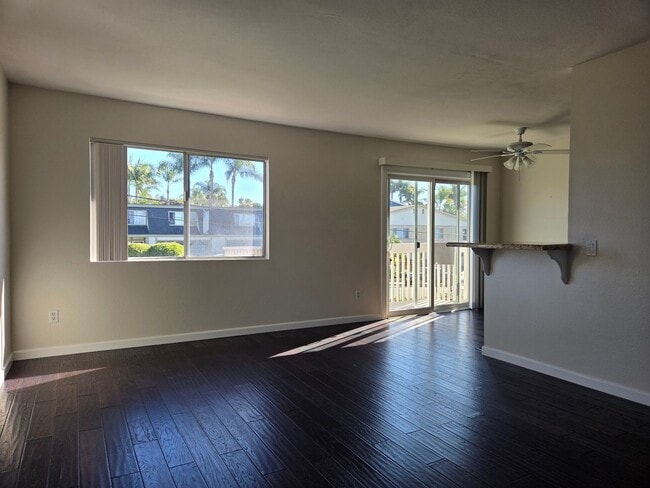 Building Photo - Live the Coveted Encinitas Lifestyle!