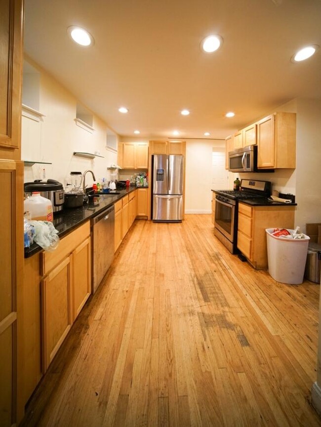 Building Photo - 6 bedroom in Allston MA