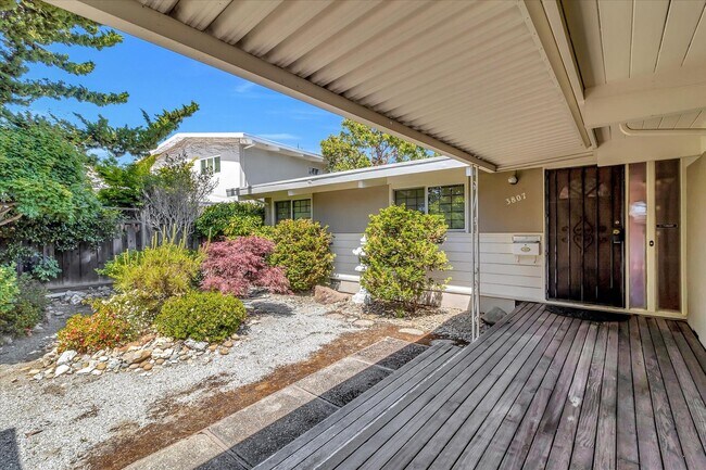Building Photo - 3 Bedroom 2 Bath Home located in Palo Alto's Palo Verde Neighborhood!