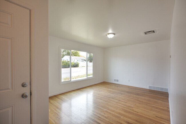 Building Photo - 4739 S 300 W