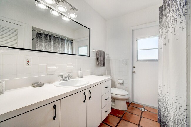 Foto del edificio - 230 NE 28th St