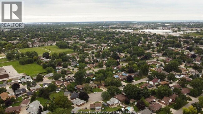 Photo du bâtiment - 5440 Lyndon Ct