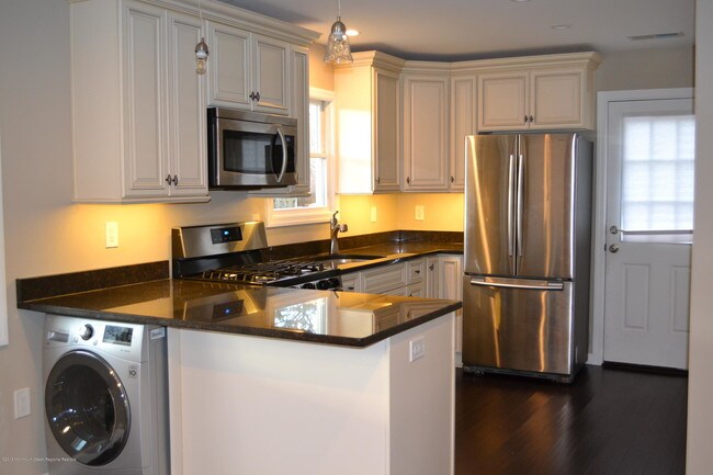 Building Photo - 3147 Hiawatha Ave