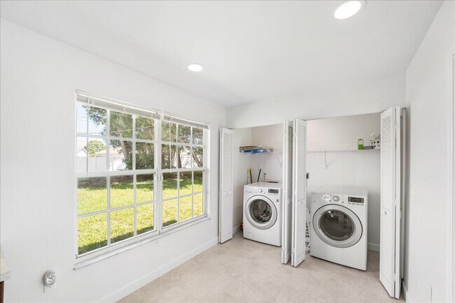 Foto del edificio - 2175 SE Heathwood Cir