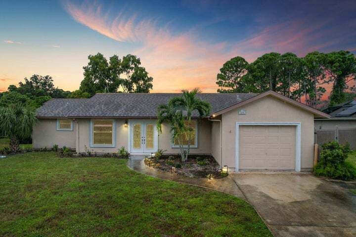 Foto principal - 1686 SE Trumpet Ln