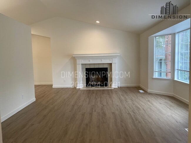 Building Photo - Stylishly Renovated Home with Private Back...