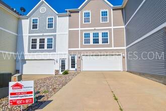 Building Photo - 3138 SW Arlan Ln