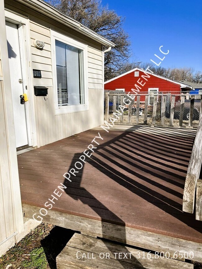 Building Photo - 3 bedroom Remodeled Home with Adorable Fro...