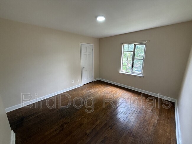 Foto del edificio - 1025-1027-1027 Lilley Ave