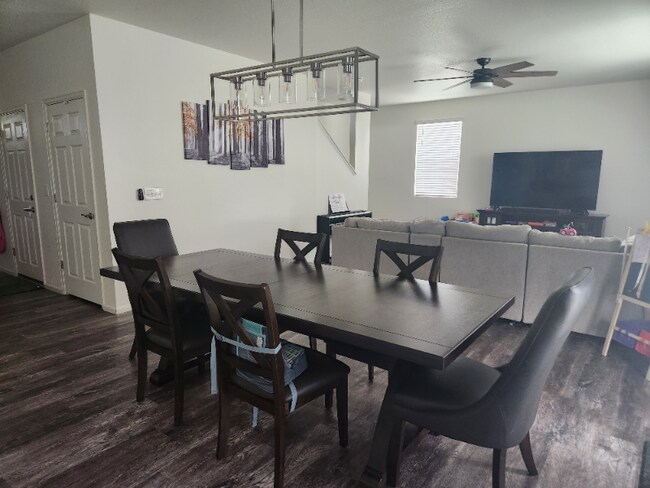 Foto del edificio - 3207 Meadow Gate Dr