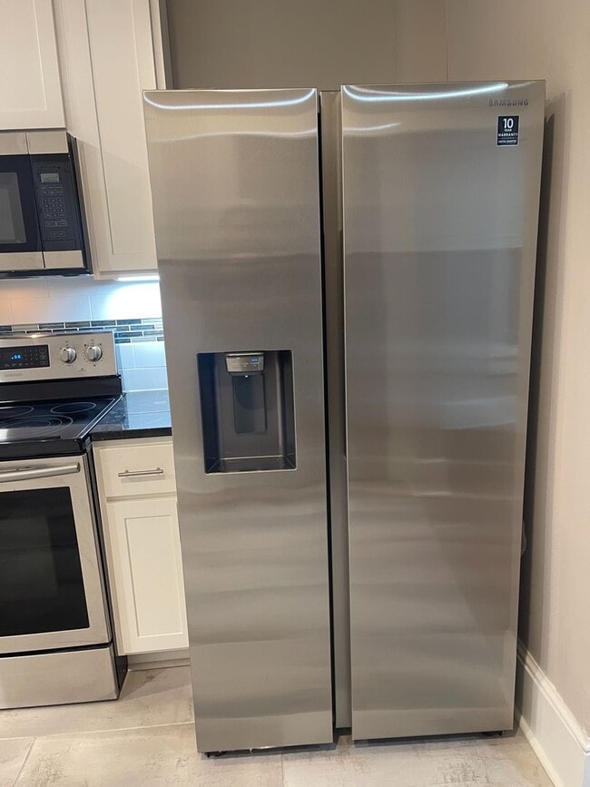 Building Photo - 31-33-33 E Blake Ave