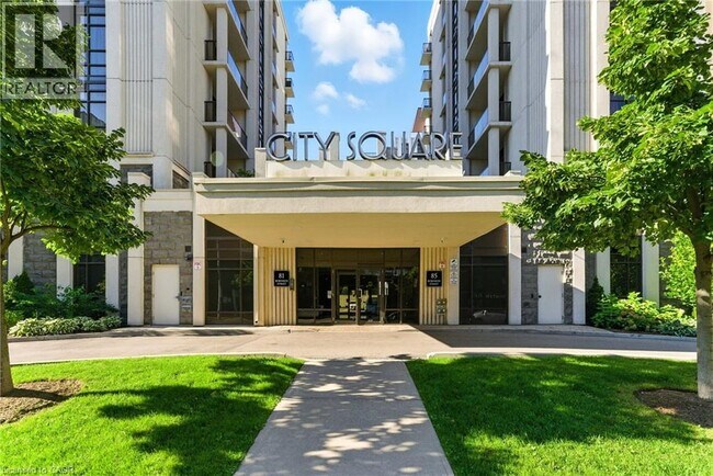 Building Photo - 81 Robinson St