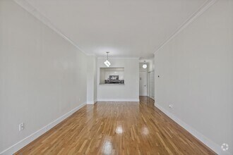 Building Photo - 205 10th St