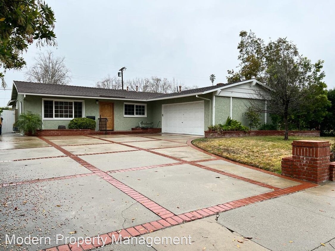 3 br, 2 bath House 24022 Welby Way, House Rental in Los Angeles, CA