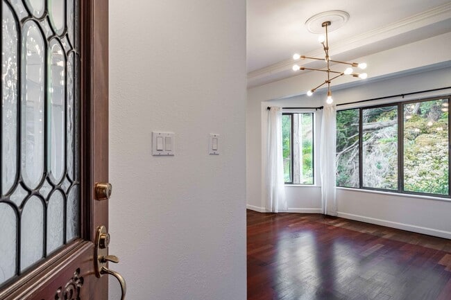 Building Photo - Corona Heights: Townhouse w/ Spectacular V...