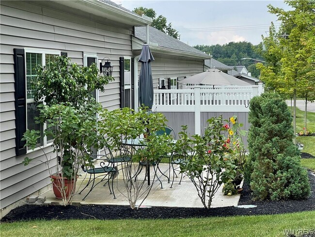 Foto del edificio - 5281-5287 Chestnut Ridge Rd
