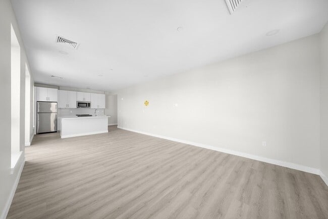 Building Photo - Modern 2BR / 2BA Condo with Balcony, 2 Covered Parking Spaces & Roof Deck