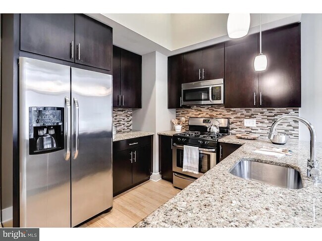 Photo - 819 Montrose St House