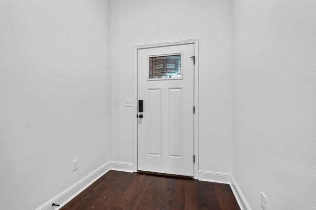 Building Photo - Gorgeous Home in Bentonville!